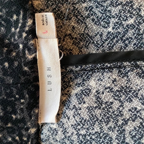 Lush Abstract Print Blazer - Picture 3 of 3